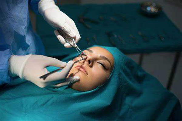 بهترین جراح بینی طبیعی در تهران